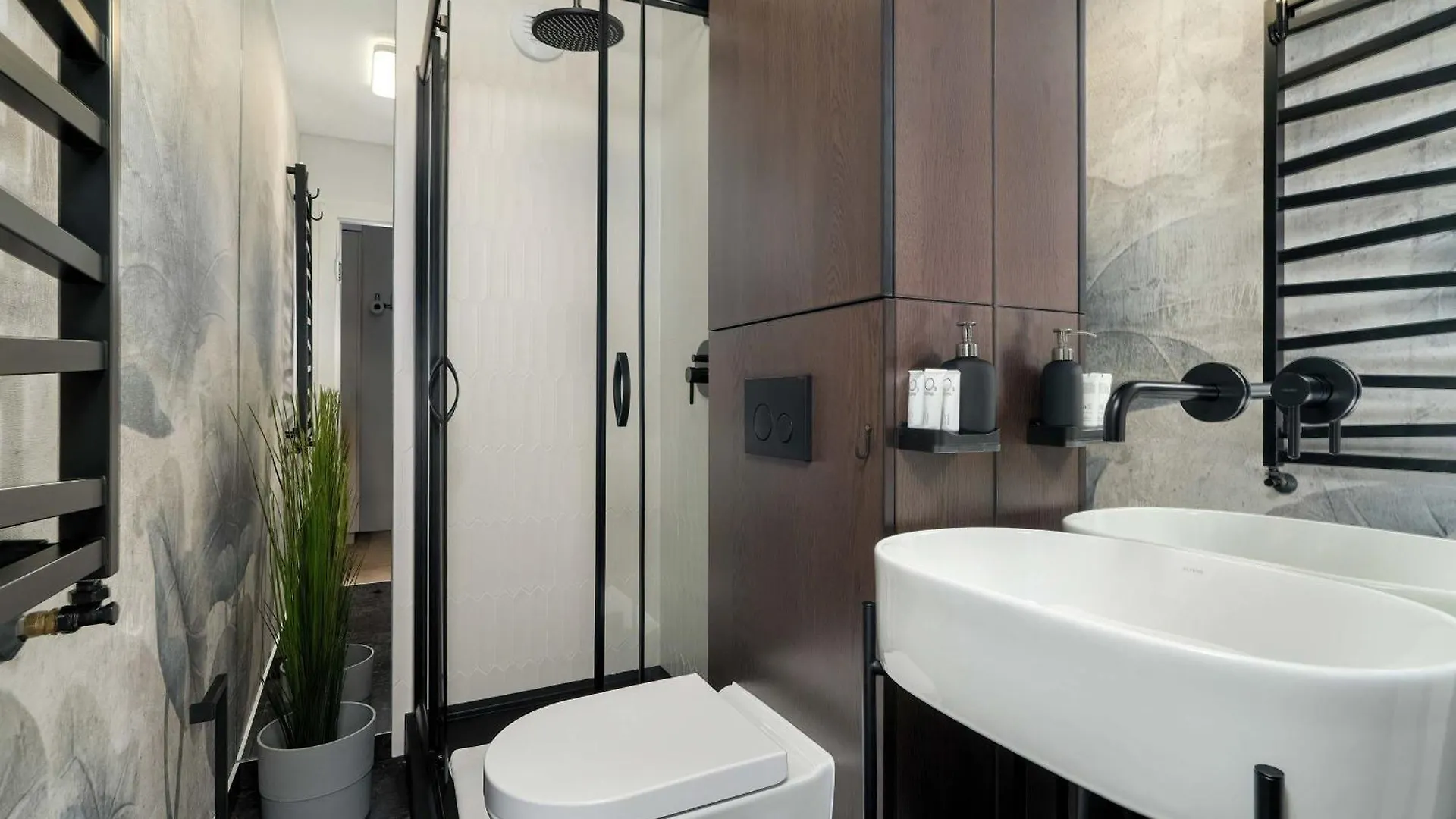 Przestronny Apartament Z Biurkiem W Centrum Poznania Blisko Rynku I Parku By Noclegi Renters Poland
