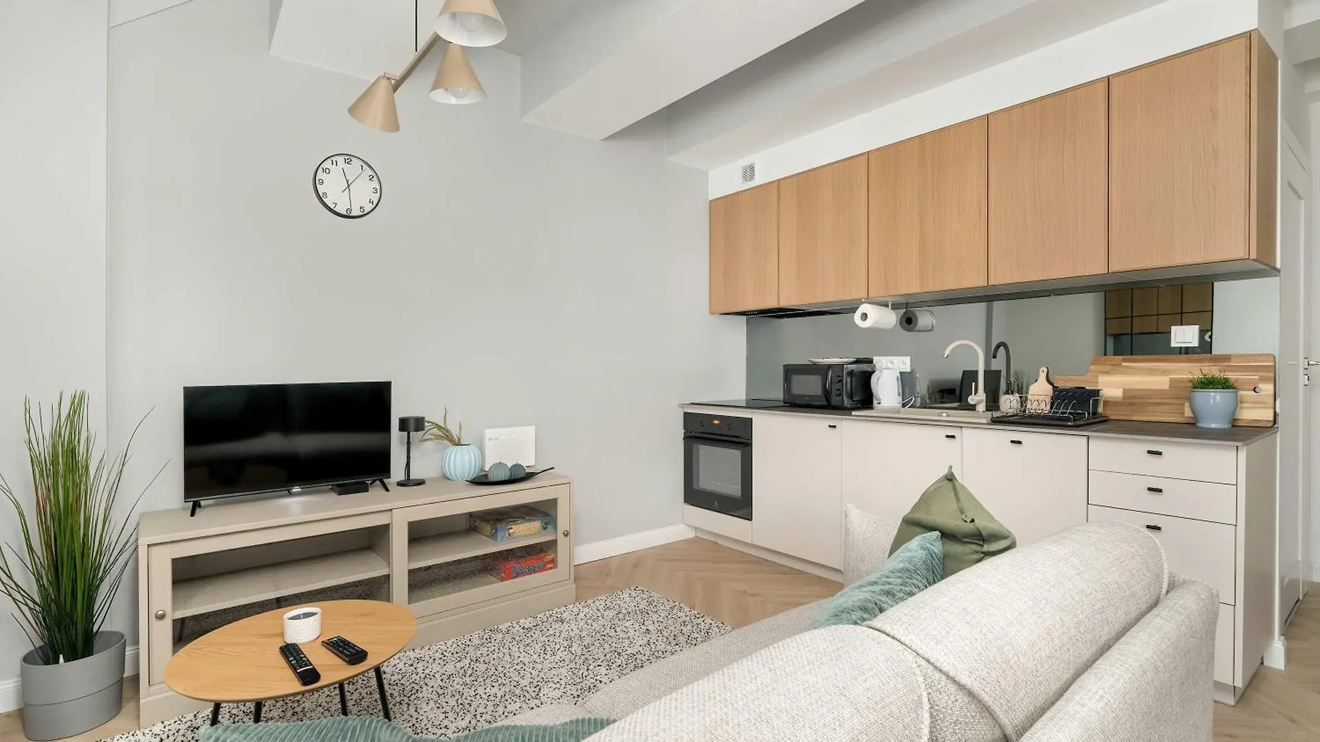 Przestronny Apartament Z Biurkiem W Centrum Poznania Blisko Rynku I Parku By Noclegi Renters